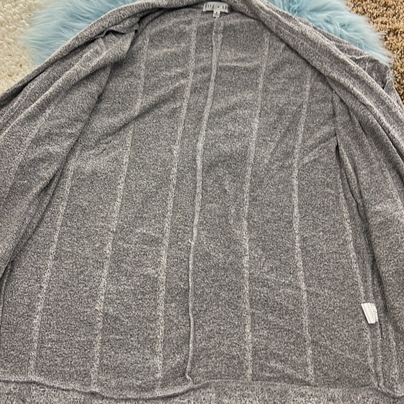 EUC! Lightweight Buckle Grey Open Front Cardigan! Size small - Picture 4 of 6